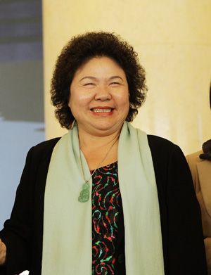 两个<em>女人</em>和达赖唱戏: 一手持政治一<em>操弄</em>宗教_