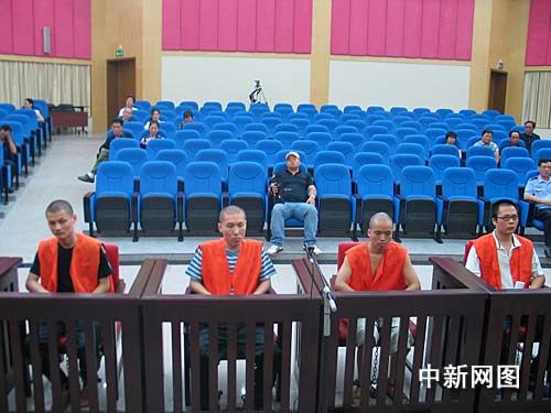 该市的四名大学生暴力逼迫他人加入传销组织致人死亡一案,被告人刘成