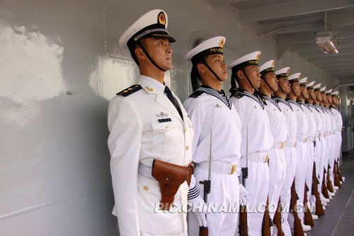 中国海军郑和号训练舰起航出访韩日(组图)