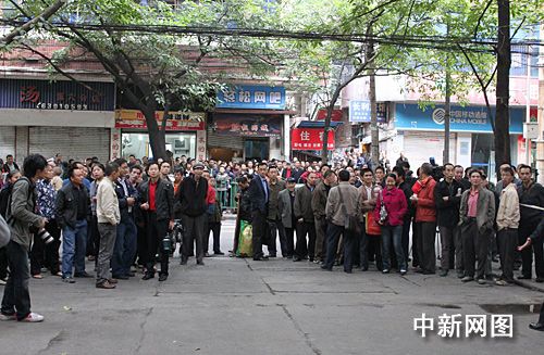组图:重庆涉黑女老大谢才萍案开庭审理