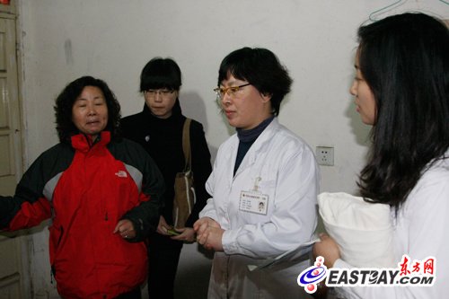 被抛弃<em>少女出租房</em>内自咬脐带分娩(组图),被抛弃