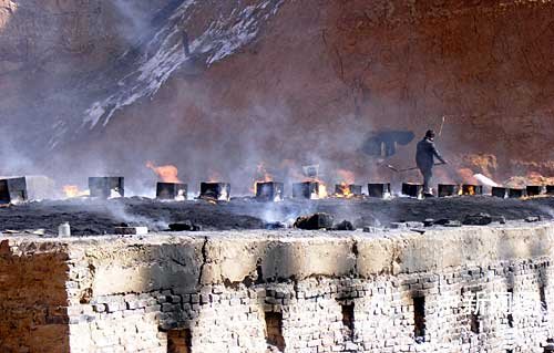 早被国家有关部门明令禁止的土法炼焦炉又死灰复燃,土炼焦炉依然存在