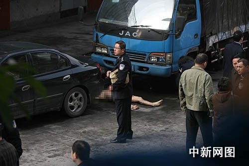 重庆一男子弑母割头后跳楼身亡(组图),重庆一男子弑母割头后跳楼身亡(组图) 跳楼 - 滚动新闻 - 温州网