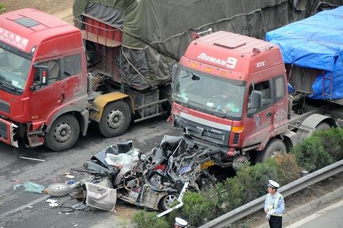 上班途中发生交通事故(大车追尾)造成人员伤亡,算不算工伤?