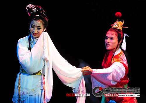 朝鲜版红楼梦亮相湖南 宝黛月夜之情引发高潮