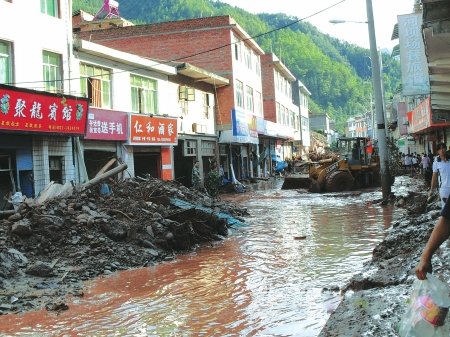 首页 新闻中心 滚动新闻 正文 山洪冲击后的陈河乡场镇  通江县陈河乡