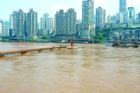 重庆长江段水位开始下降 交通管制明有望解除