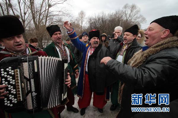 乌克兰民众欢庆谢肉节
