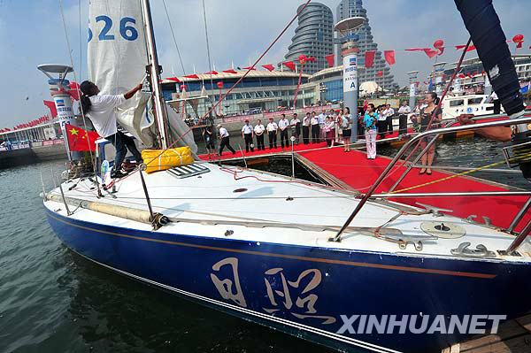 翟墨实现中国人首次单人驾驶无动力帆船环球航