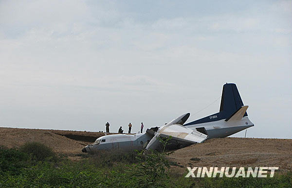 一架小型飞机在索马里迫降
