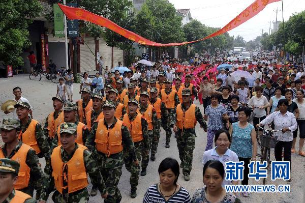 安庆400名武警官兵从桐城大沙河凯旋归建