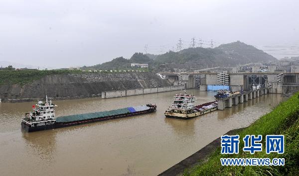 长江三峡船闸恢复通航