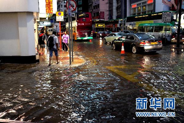 香港发出黑色暴雨警告