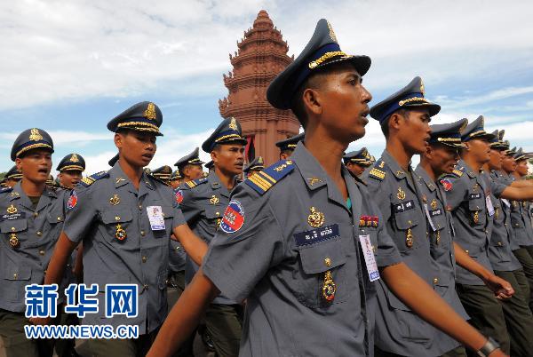 11月9日,柬埔寨宪兵在首都金边参加国家独立57周年庆祝仪式.
