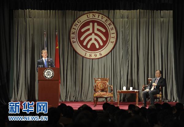 11月10日,正在中国访问的英国首相卡梅伦在北京大学发表演讲并回答