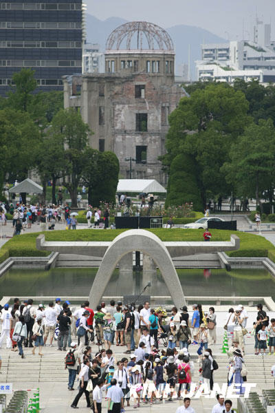 8月6日:美国向日本广岛投放原子弹 致8万人死