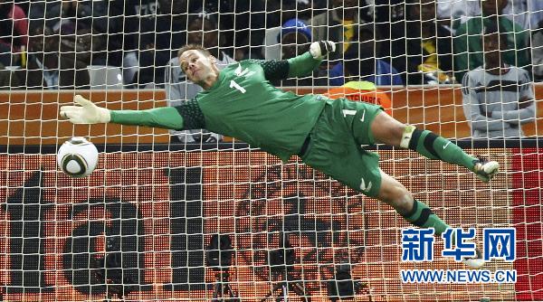 [世界杯话]门将:用手说话