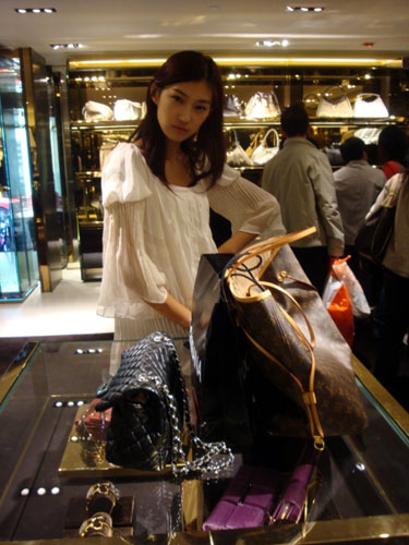 孙悦女友古晨港澳行性感照片曝光(图)_孙悦 篮