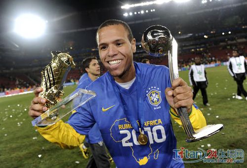 米兰提升报价至2000万 法比亚诺有望下周加盟