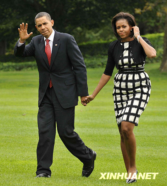 夫人"米歇尔·奥巴马23日说,丈夫贝拉克·奥巴马和她打网球时毫不留情