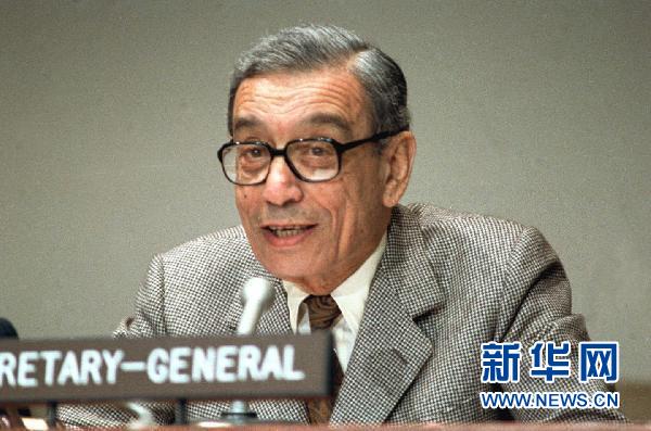 1996年12月31日,第一位来自非洲的联合国秘书长加利离任。这是加利1992年的资料照片。 新华社发 新华网北京12月30日电历史上的今天12月31日 1894年12月31日,洪深诞生。洪深是中国著名戏剧家、电影导演、戏剧电影活动家,江苏常州人,曾参加左翼戏剧运动,一生写了近70部戏剧和电影剧本,导演了50余部话剧和电影。其代表作农村三部曲(《五奎桥》《香稻米》《青龙潭》)是五四以来的优秀剧作。后导演了《法西斯细菌》《丽人行》等剧。他于1955年8月29日逝世。 1940年12月31