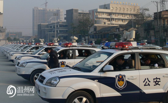 新型警务巡逻车亮相昆阳街头