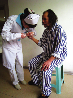 春天是精神病的高发期 请给这类病人一个家