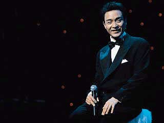 文华酒店24楼 歌迷悼念张国荣[图]