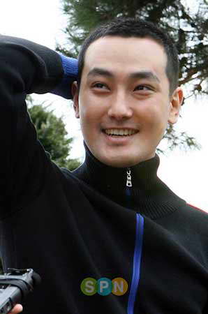 安七炫入伍体验丰富人生不时抚摸新短发附图