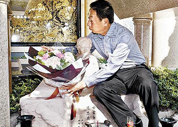 郭台铭与林淑如2004年出席儿子郭守正婚礼,最后共同亮相.