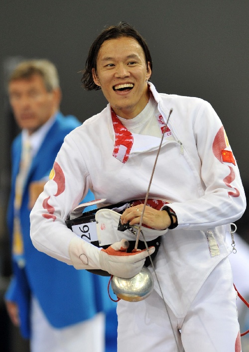 图文:现代五项钱震华暂列第一 笑逐颜开