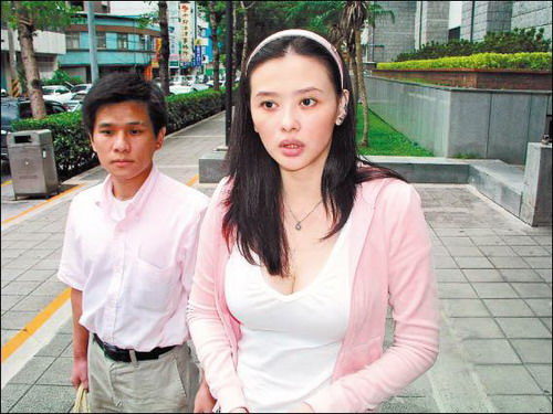 萧淑慎坦承吸毒愿对质否认转让毒品