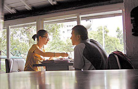 桂纶镁舍豪宅与老情人同居 侍候戴立忍吃剩菜