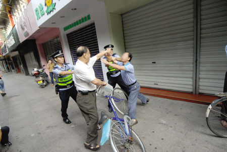 6角停車費引來一場街頭打架(圖)