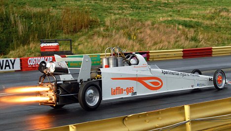 英57岁女子自制火箭汽车时速达300英里图