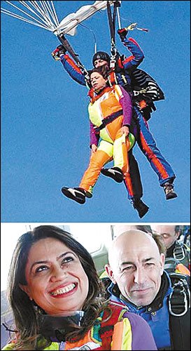 巴基斯坦女部长因拥抱男教练被迫辞职