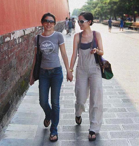 孔杰新女友是"超女" 甜蜜度假戒指定情(图)