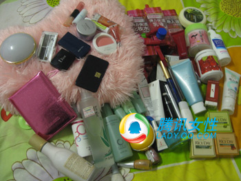 桌子上放东西图片,把东西放在桌子上,桌子上放东西简笔画_大山谷图库