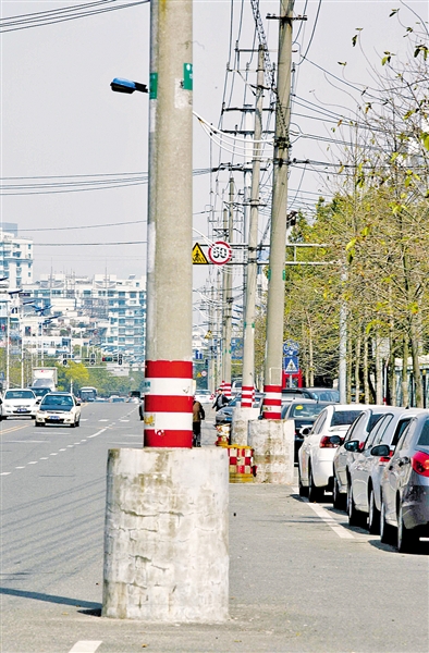 项目立项已经3年 惠民路上25根电线杆几时能拔除