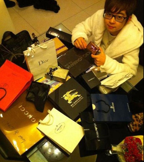 网曝富二代张家乐豪车美女奢华生活