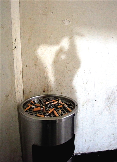 病房重地 请对吸烟说"不"