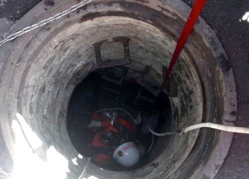 井下作业沼气中毒 1人死亡1人伤重