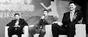 昔日中国男篮三大中锋——王治郅、巴特尔、姚明(从左至右)齐聚中国篮球论坛,对未来中国男篮和CBA的发展出谋划策。