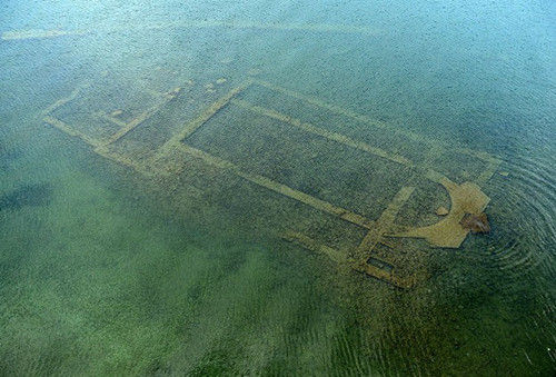 该教堂有将近1500年的历史。 该教堂有将近1500年的历史。