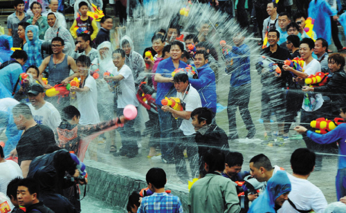 东坑卖身节射水激战(图)