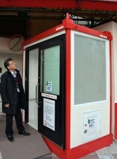 日本街头现新式“透明”厕所试胆量推人气(图)