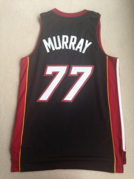 热火赠网球巨星77号战袍穆雷祝你们三连冠图