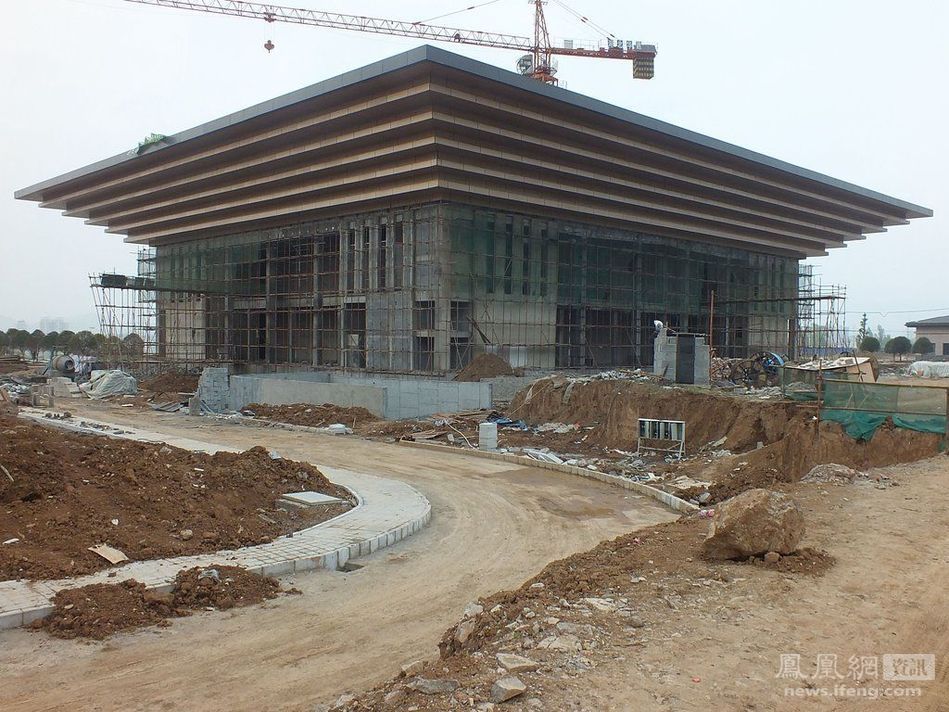 湖北房县:国家级贫困县在建的政府大楼