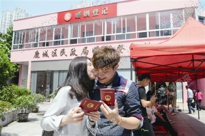 "520"领结婚证人数首超情人节
