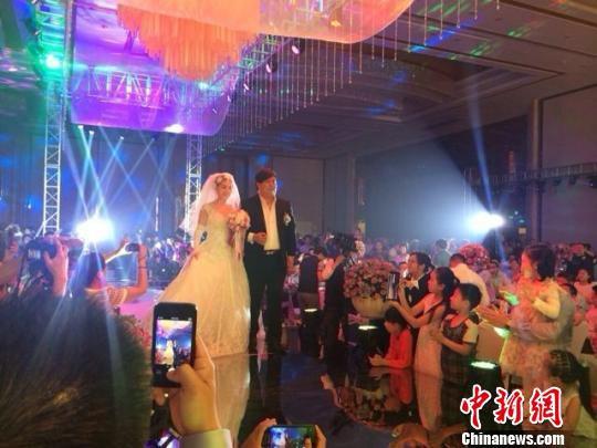金华富二代婚宴捐款380万 宾客抢光结对名额
